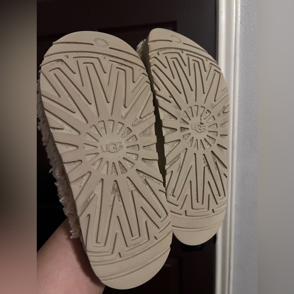 Ugg - Picture 6 of 7